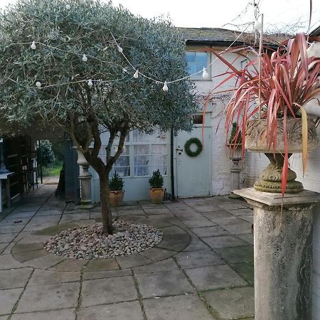 The Clockhouse Apartamento Old Windsor Exterior foto
