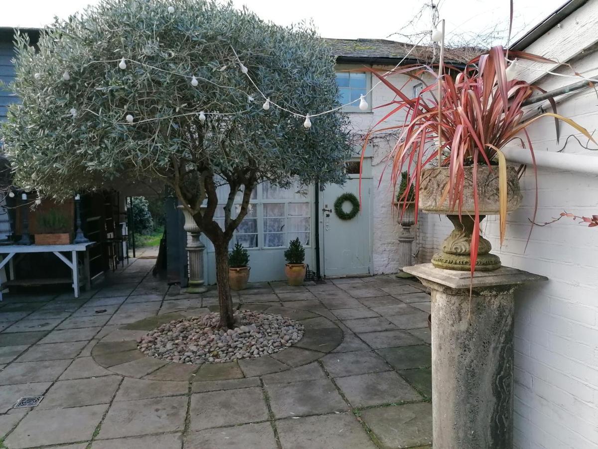 The Clockhouse Apartamento Old Windsor Exterior foto